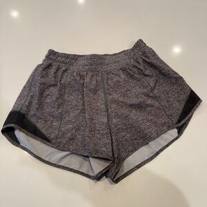Lululemon Hotty Hots high rise 4 inch
Size 6
Grey